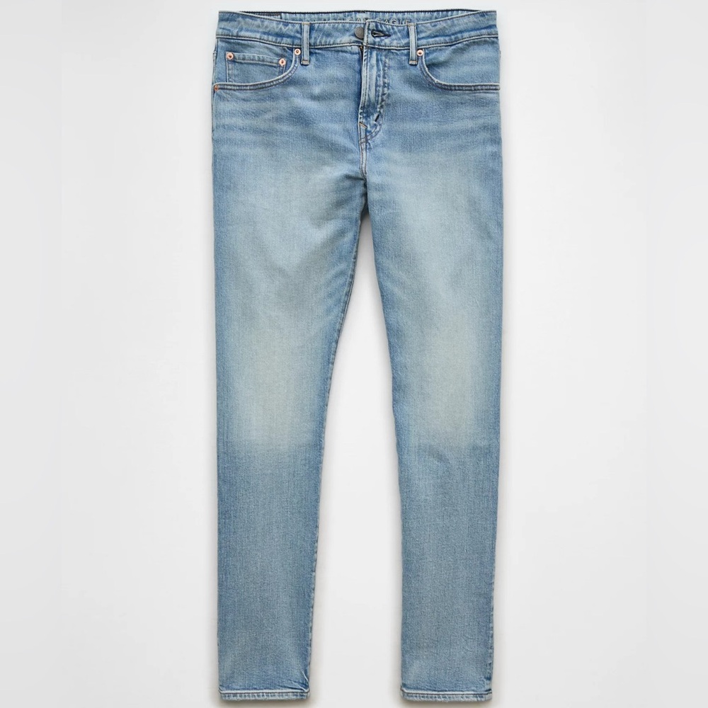 American Eagle Mens AirFlex Athletic Fit Jean in Authentic Light Blue Size 32x32
